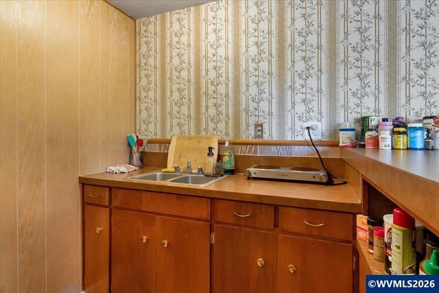 1973 Summit Av NW, Salem, OR 97304