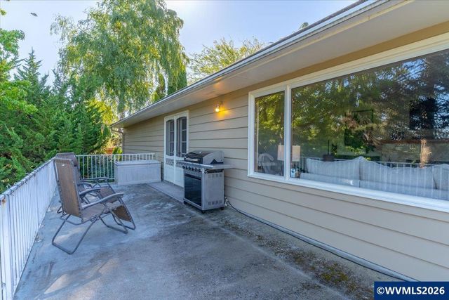 1973 Summit Av NW, Salem, OR 97304