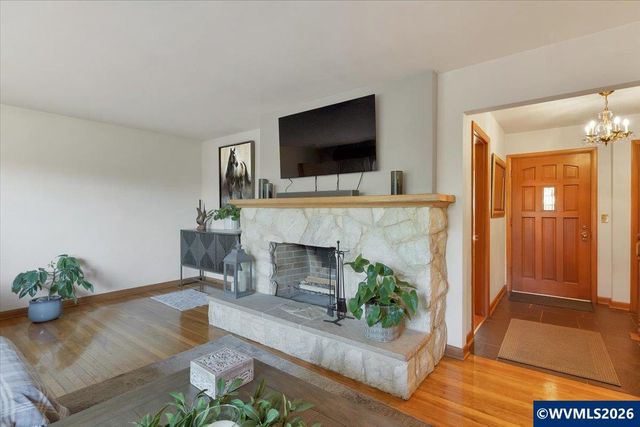 1973 Summit Av NW, Salem, OR 97304