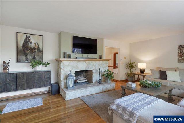 1973 Summit Av NW, Salem, OR 97304
