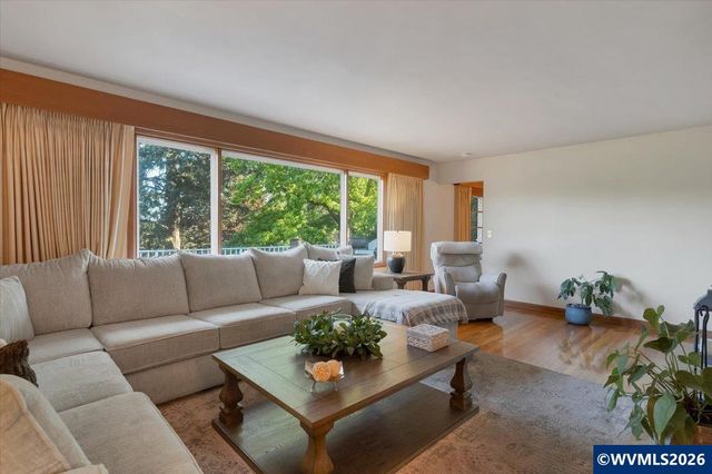 1973 Summit Av NW, Salem, OR 97304