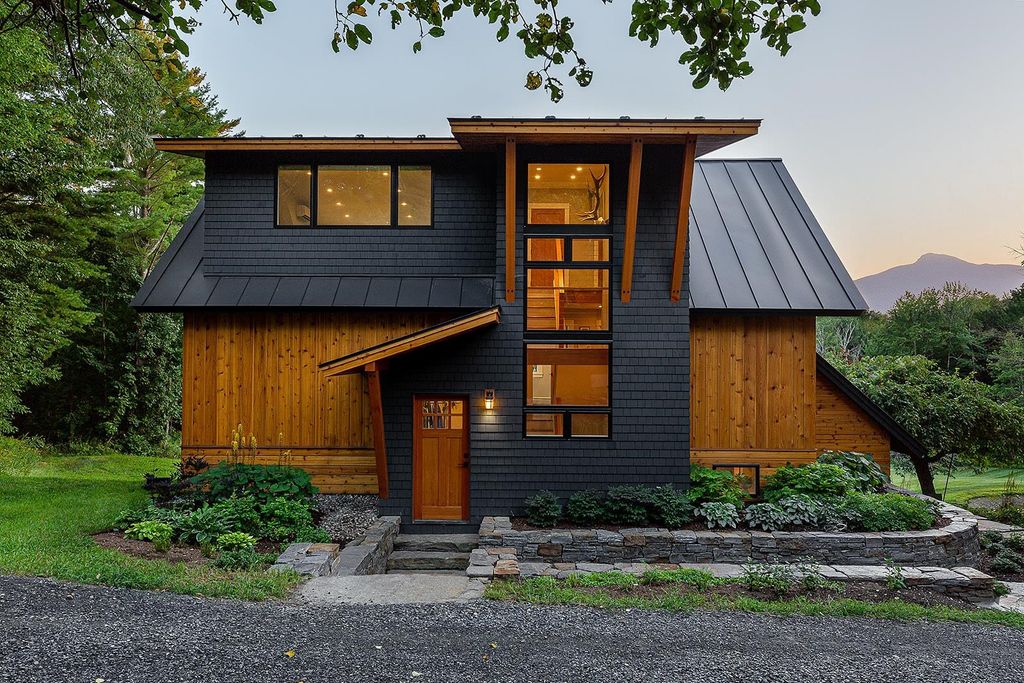 437 Lonesome Trail, Waterbury, VT 05676
