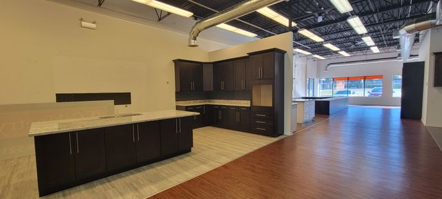 248 E Roosevelt Road, Lombard, IL 60148