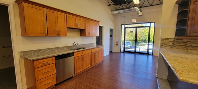 248 E Roosevelt Road, Lombard, IL 60148