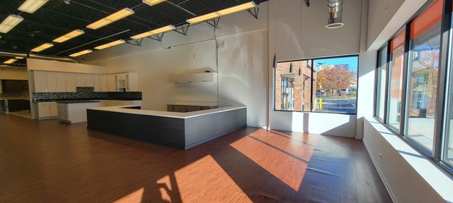 248 E Roosevelt Road, Lombard, IL 60148