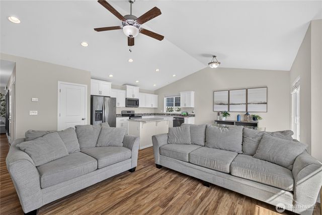 1477 W Gateway Heights Loop, Sedro Woolley, WA 98284