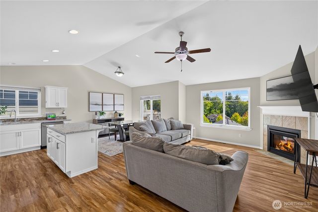 1477 W Gateway Heights Loop, Sedro Woolley, WA 98284