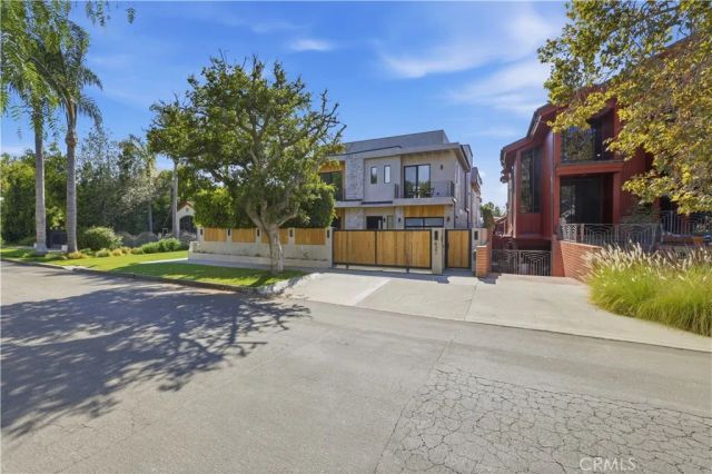 425 N Alfred, Los Angeles, CA 90048