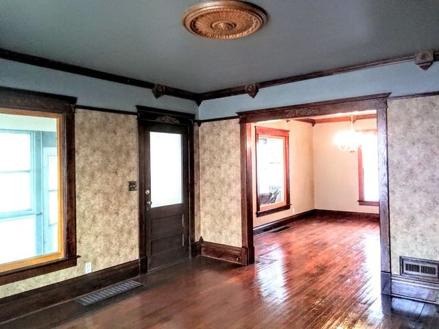 108 N Wesley Avenue, Mount Morris, IL 61054