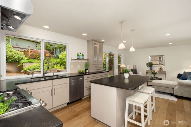 13423 NE 119th Way, Redmond, WA 98052