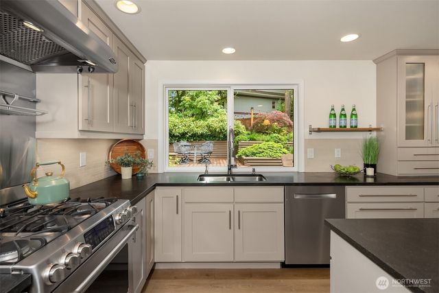 13423 NE 119th Way, Redmond, WA 98052