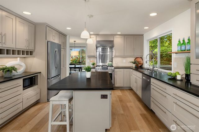 13423 NE 119th Way, Redmond, WA 98052