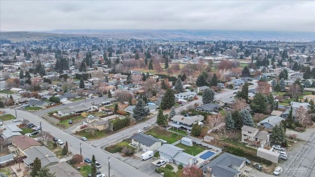217 S Iowa Avenue, East Wenatchee, WA 98802