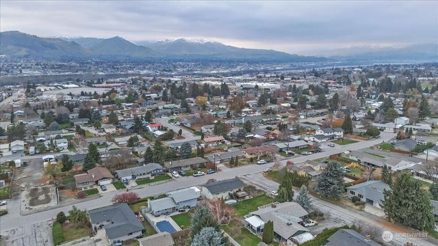 217 S Iowa Avenue, East Wenatchee, WA 98802