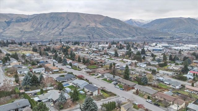 217 S Iowa Avenue, East Wenatchee, WA 98802