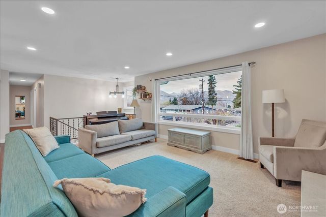 217 S Iowa Avenue, East Wenatchee, WA 98802