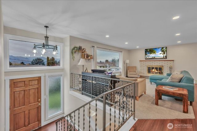 217 S Iowa Avenue, East Wenatchee, WA 98802