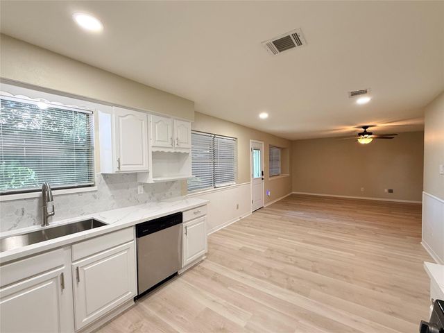 205 W Vaughn Lane, Deer Park, TX 77536