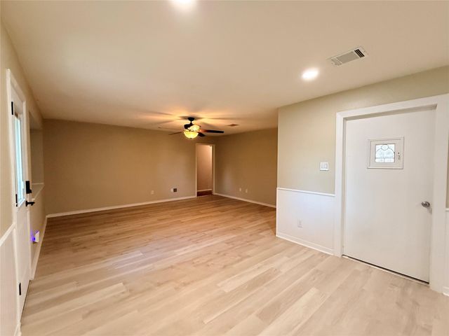 205 W Vaughn Lane, Deer Park, TX 77536
