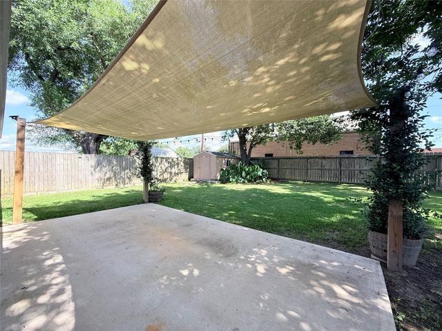 205 W Vaughn Lane, Deer Park, TX 77536