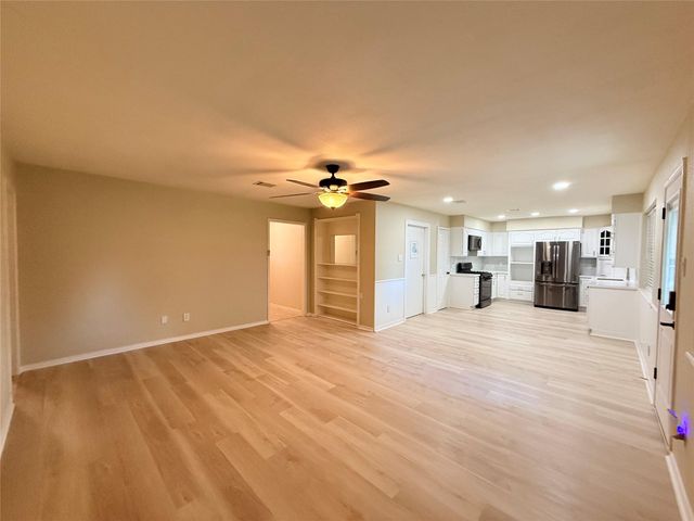 205 W Vaughn Lane, Deer Park, TX 77536