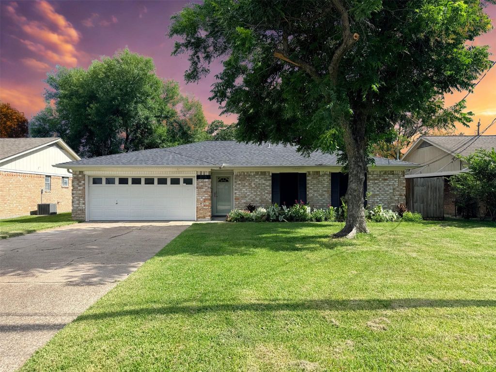 205 W Vaughn Lane, Deer Park, TX 77536