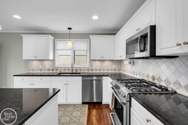 47206 Woodberry Estates Drive, Macomb Twp, MI 48044