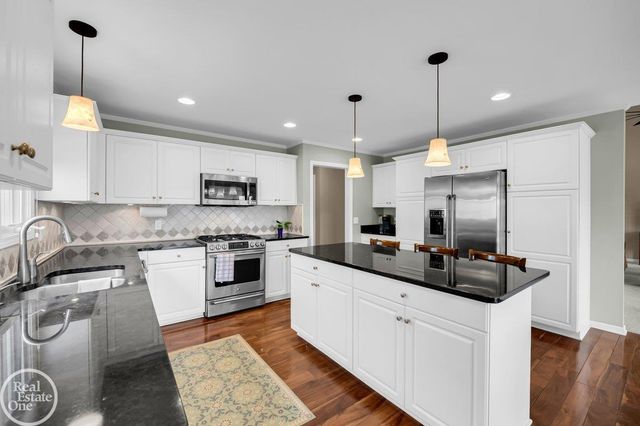 47206 Woodberry Estates Drive, Macomb Twp, MI 48044