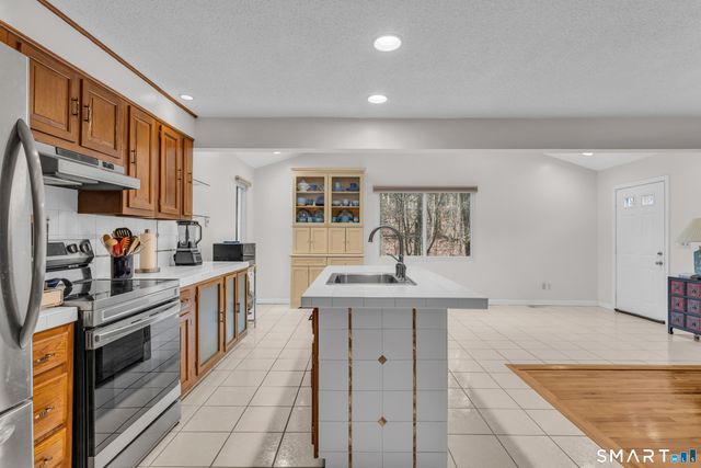 156 Bender Road, Hamden, CT 06518