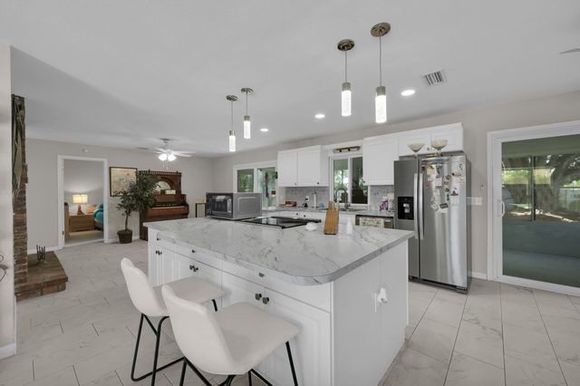 552 SW Eyerly Avenue, Port St. Lucie, Port St Lucie, FL 34983