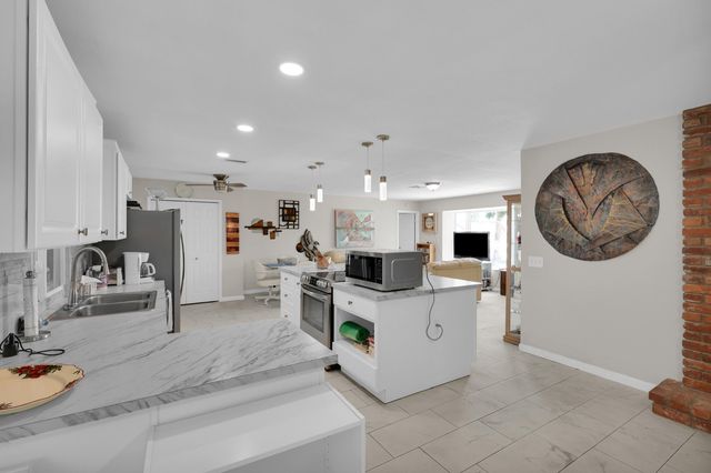 552 SW Eyerly Avenue, Port St. Lucie, Port St Lucie, FL 34983