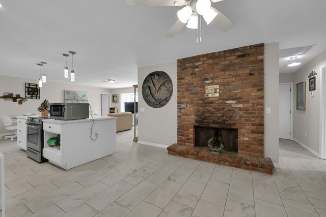 552 SW Eyerly Avenue, Port St. Lucie, Port St Lucie, FL 34983