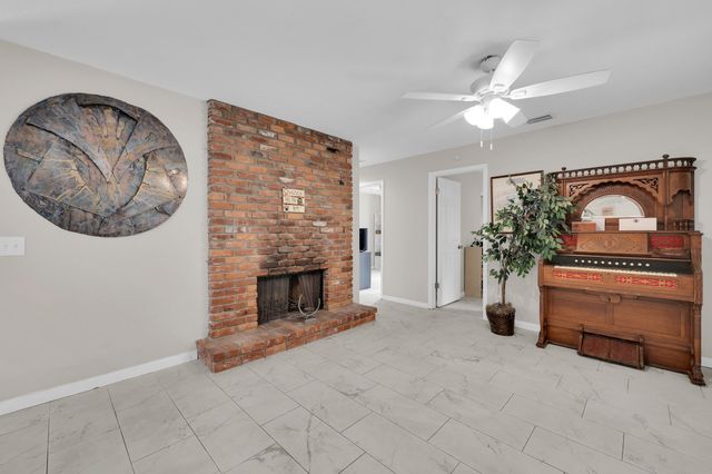 552 SW Eyerly Avenue, Port St. Lucie, Port St Lucie, FL 34983