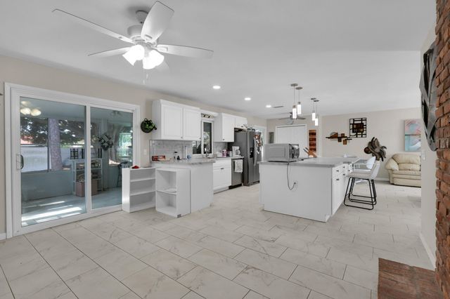 552 SW Eyerly Avenue, Port St. Lucie, Port St Lucie, FL 34983