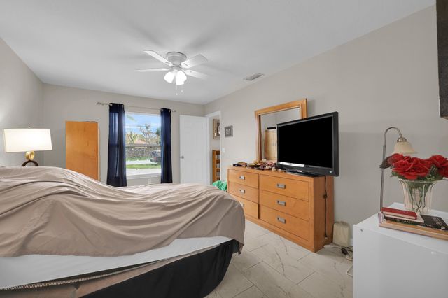 552 SW Eyerly Avenue, Port St. Lucie, Port St Lucie, FL 34983