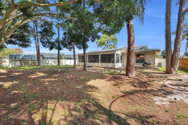 552 SW Eyerly Avenue, Port St. Lucie, Port St Lucie, FL 34983