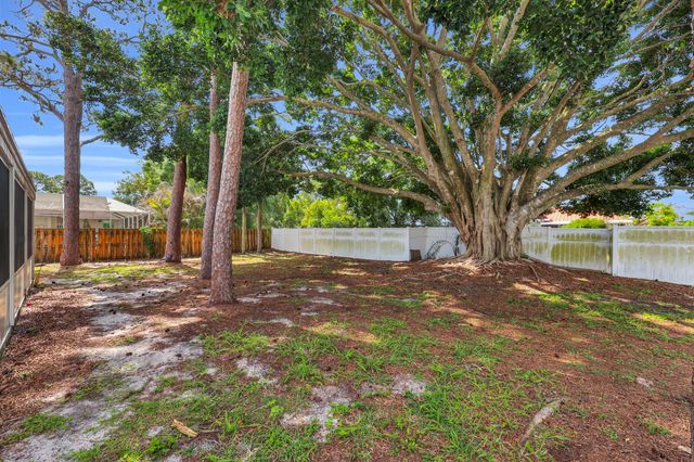 552 SW Eyerly Avenue, Port St. Lucie, Port St Lucie, FL 34983