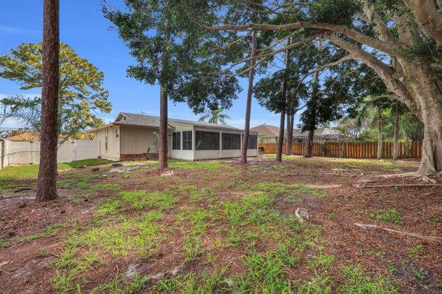 552 SW Eyerly Avenue, Port St. Lucie, Port St Lucie, FL 34983