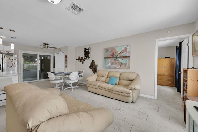552 SW Eyerly Avenue, Port St. Lucie, Port St Lucie, FL 34983