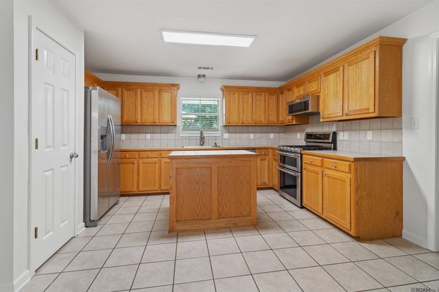 9873 Chapel Hill Dr, Denham Springs, LA 70706