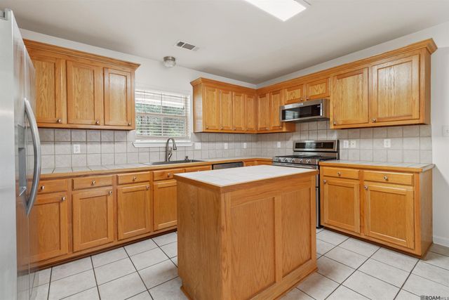 9873 Chapel Hill Dr, Denham Springs, LA 70706