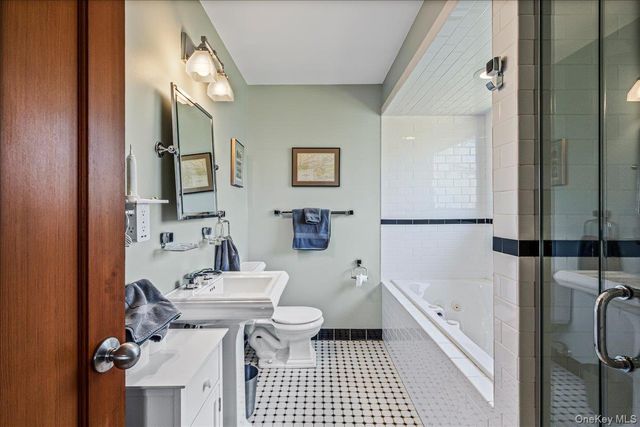 24 Tanglewood Trail, Hampton Bays, NY 11946