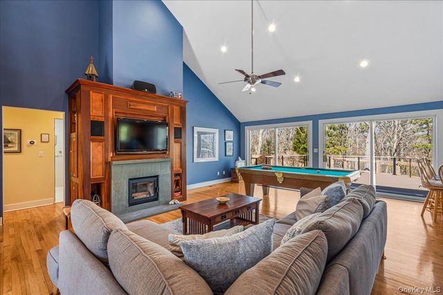 24 Tanglewood Trail, Hampton Bays, NY 11946