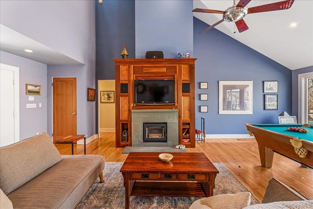 24 Tanglewood Trail, Hampton Bays, NY 11946