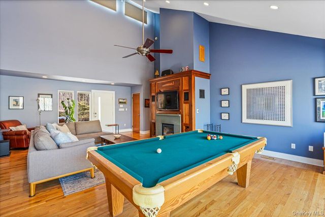 24 Tanglewood Trail, Hampton Bays, NY 11946