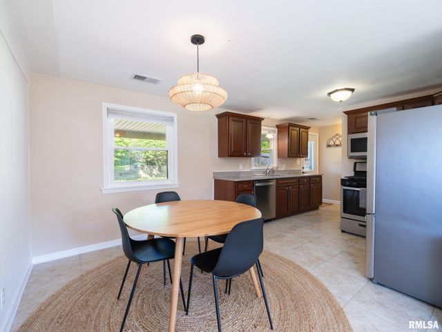 2229 GLENDALE Avenue, Pekin, IL 61554