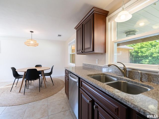 2229 GLENDALE Avenue, Pekin, IL 61554