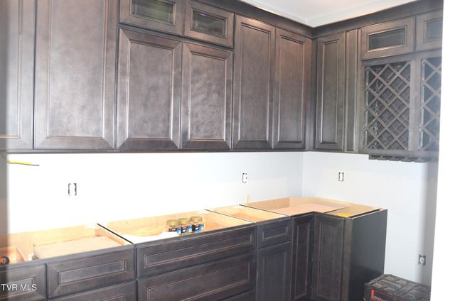 2350 Edinburgh Channel Road, Kingsport, TN 37664