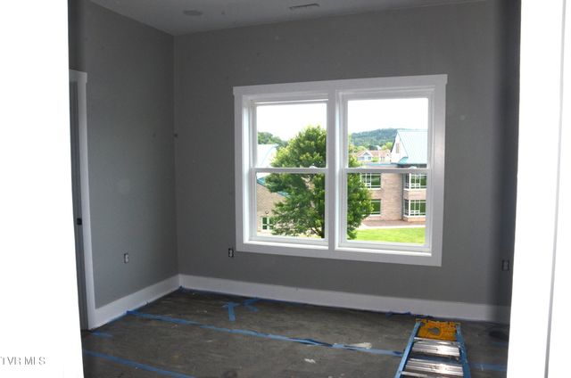2350 Edinburgh Channel Road, Kingsport, TN 37664
