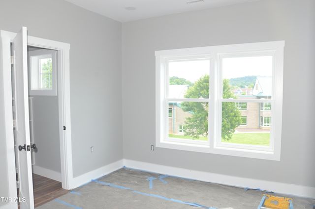 2350 Edinburgh Channel Road, Kingsport, TN 37664